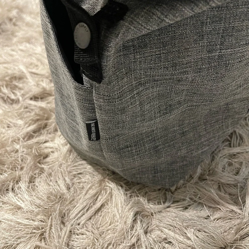 Herschel Supply Company Travel Gray Tote Bag - Picture 4 of 12